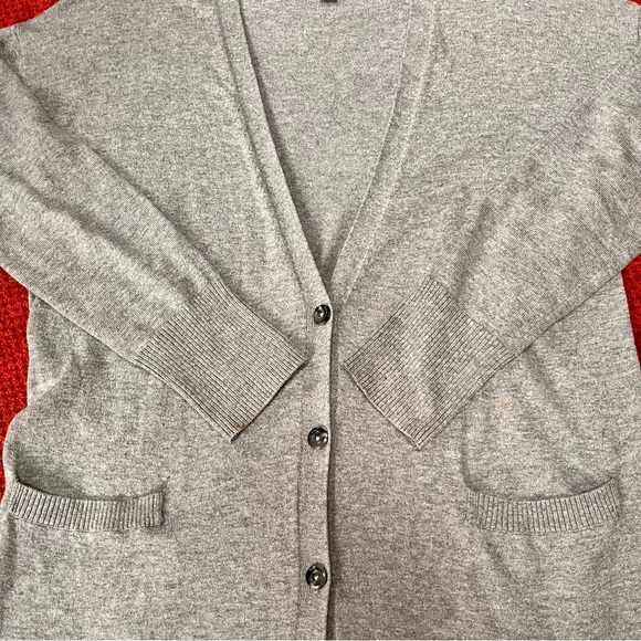 ♥️Host Pick♥️Gap gray cardigan size large - Picture 5 of 6